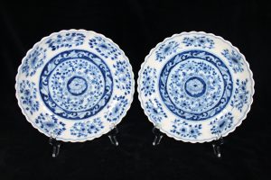 A01007 – Royal Tichelaar pair of superb blue and white... 