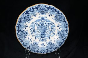 A01020 – Royal Tichelaar blue and white wall plate