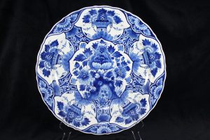 A02013 – A blue and white wall plate by Royal... 