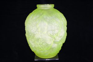 A03001 – Superb Art Deco yellow French made vase with... 