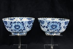 C05003 – Pair of magnificent blue and white bowls by... 