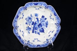 D03013 – Royal Delft blue and white hexagonal dish with... 