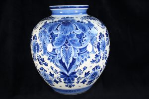 E03001 – Large spherical blue and white vase by Royal... 