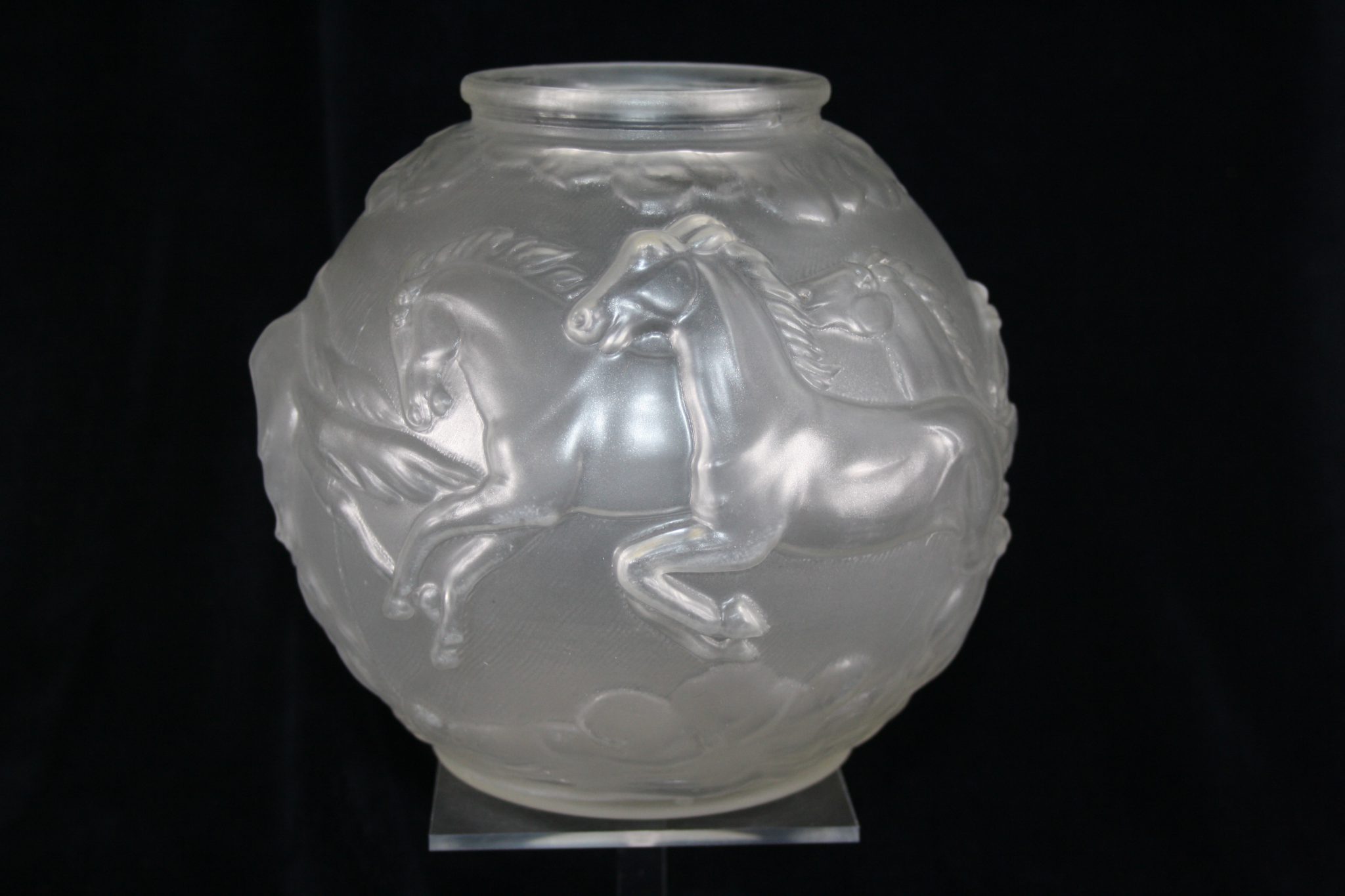 E03004 Art Deco White Pressed Glass Vase With A Decor Of