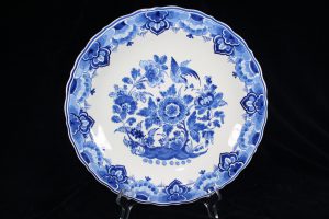 I01003 – Wall plate in blue and white by Royal... 