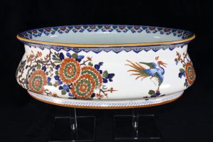 J18001 – A large oval form colourful jardinière by Gien... 