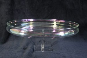 N02002 – Large iridescent glass dish by Royal Leerdam, design... 