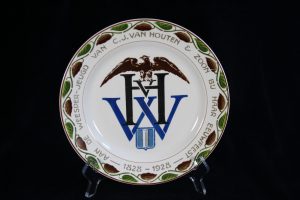 E04003 – Wall plate by Societe Ceramique Maestricht celebrating the... E04003 – Wall plate by Societe Ceramique Maestricht celebrating the...