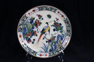 A04003 – A Royal Delft Polychrome wonderful wall plate. Décor... 