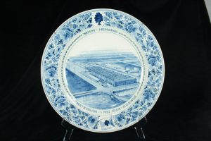 A03006 – Large unique delft blue charger by RAM Arnhem... 