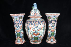 C05002 – Very large Royal Tichelaar three piece multicolour garniture