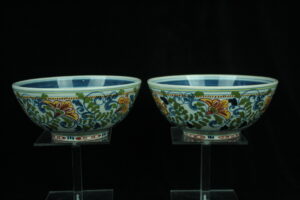 E05027 – Pair of bowls by Royal Tichelaar Makkum