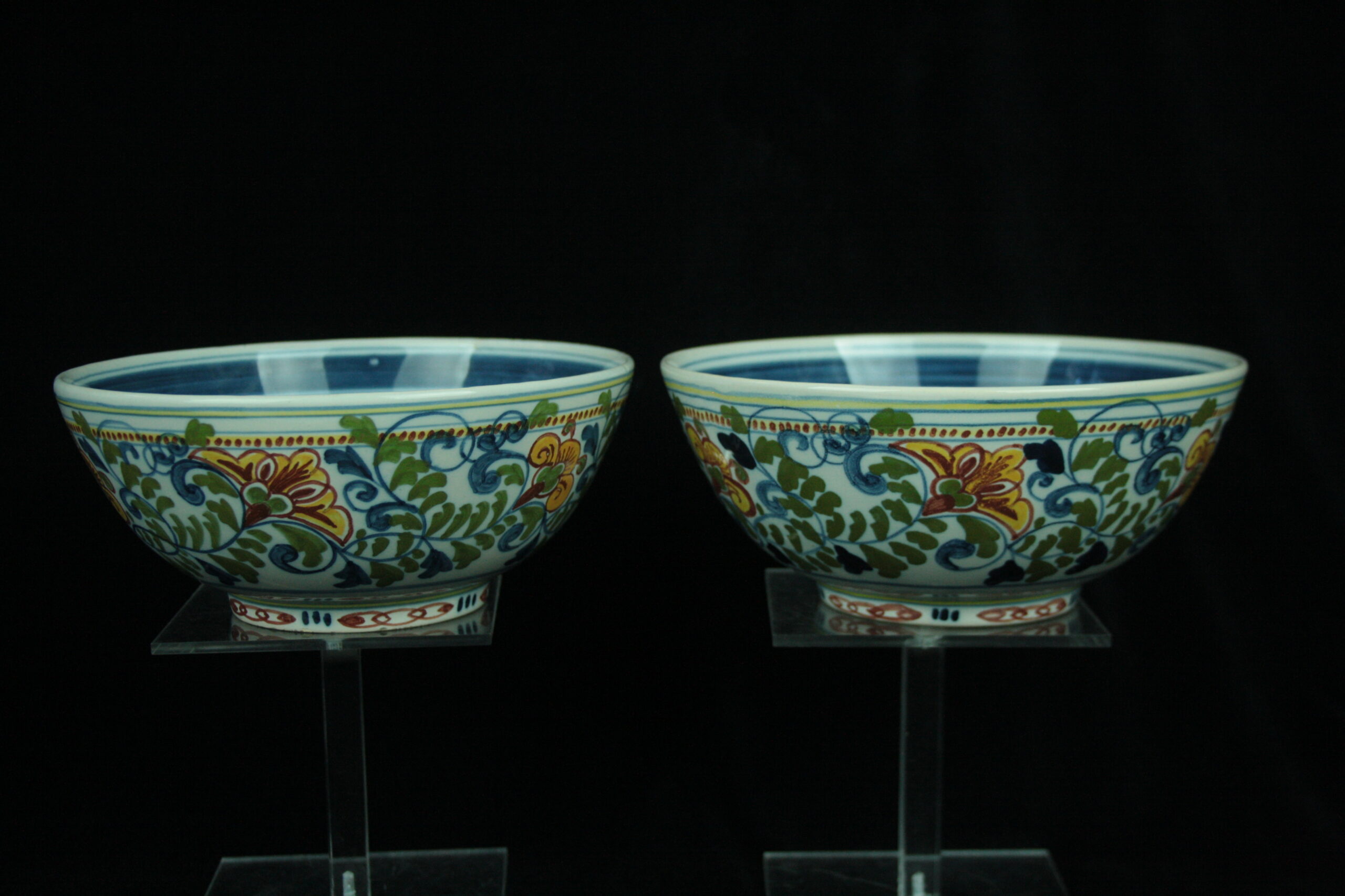 E05027 – Pair of bowls by Royal Tichelaar Makkum - Frey Antiques